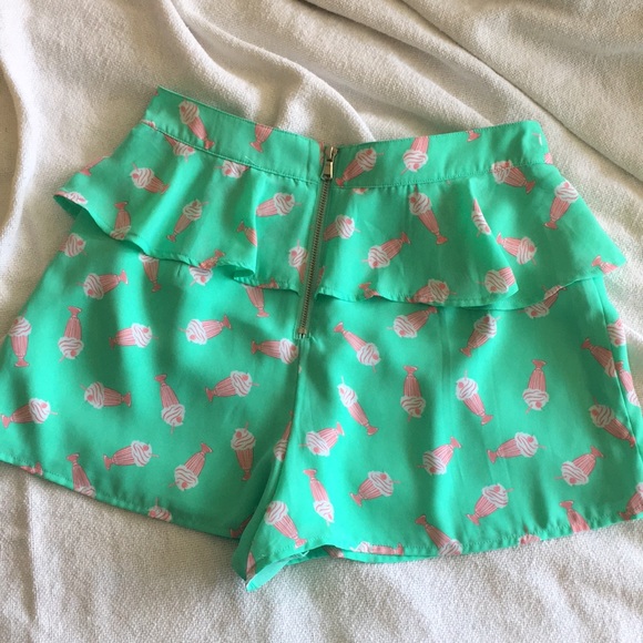 💗 Pink & Green 💚 Milkshake Ruffle Shorts - Picture 4 of 5